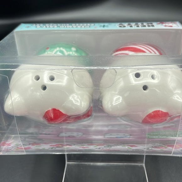 Hello Kitty Holiday Salt & Pepper Shaker Set - Picture 4 of 4